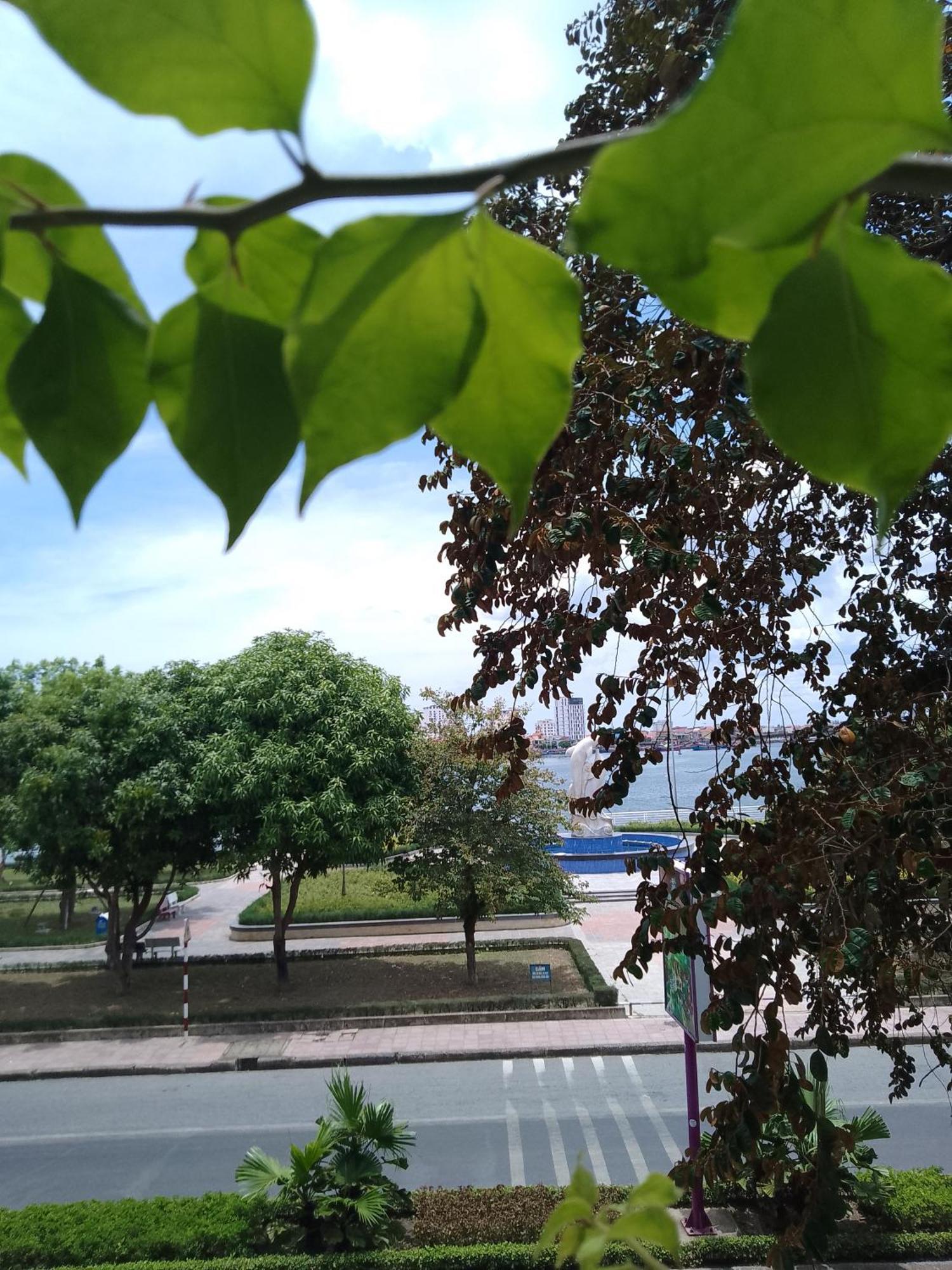 Nha Nghi Hang Nga ドンホイ エクステリア 写真