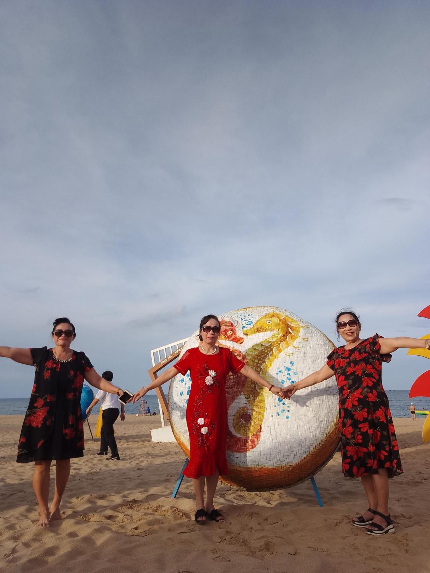 Nha Nghi Hang Nga ドンホイ エクステリア 写真
