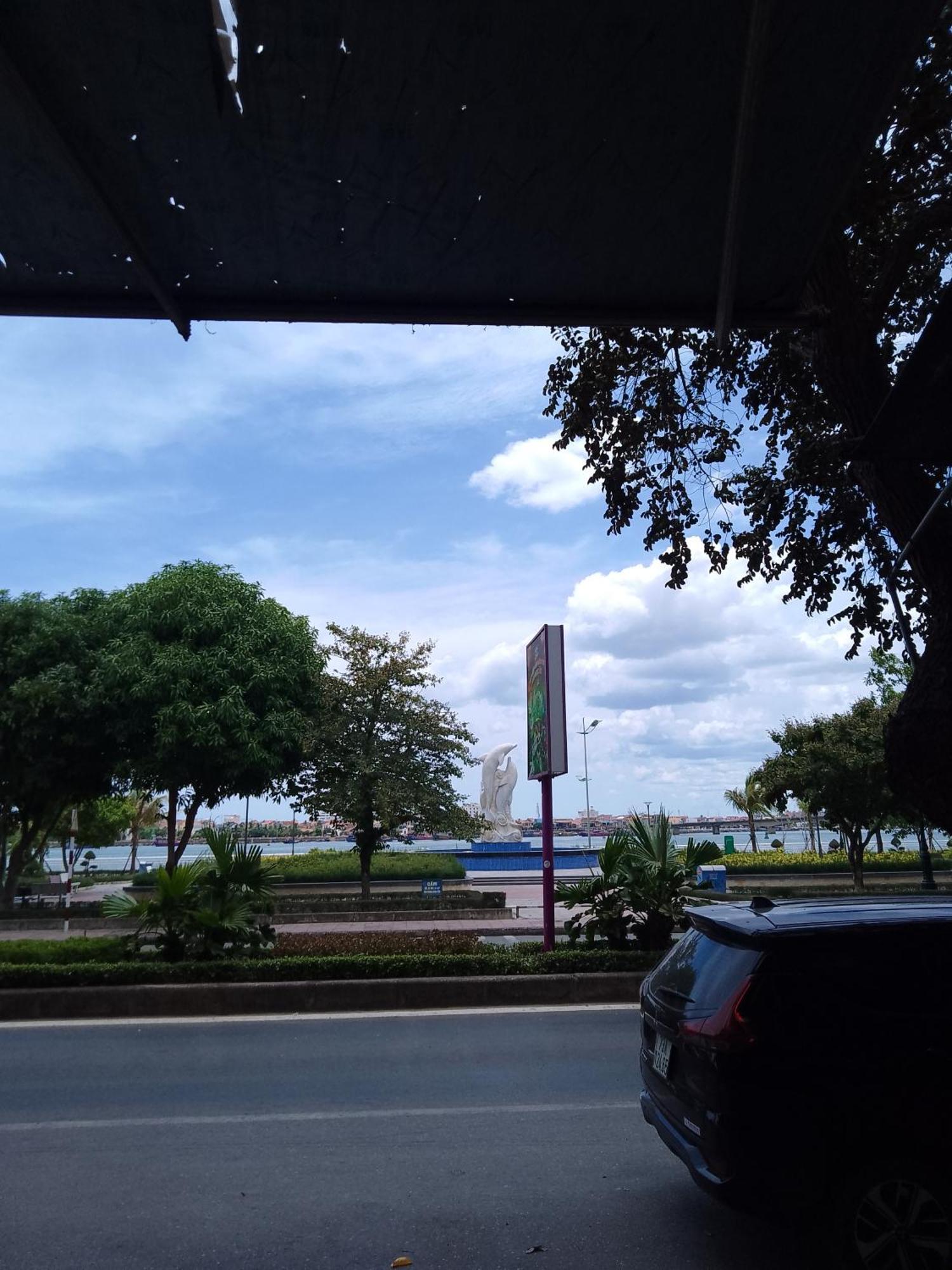Nha Nghi Hang Nga ドンホイ エクステリア 写真