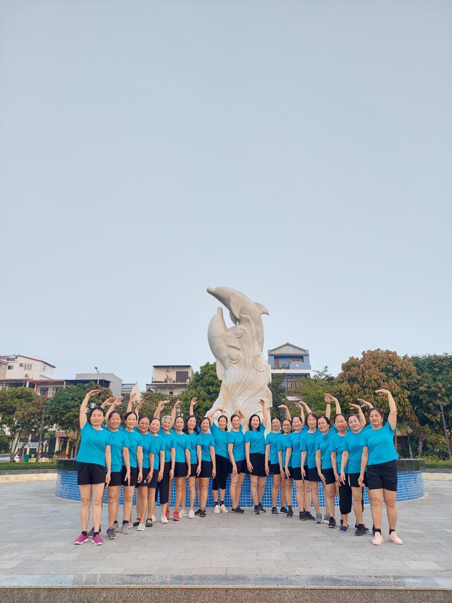 Nha Nghi Hang Nga ドンホイ エクステリア 写真