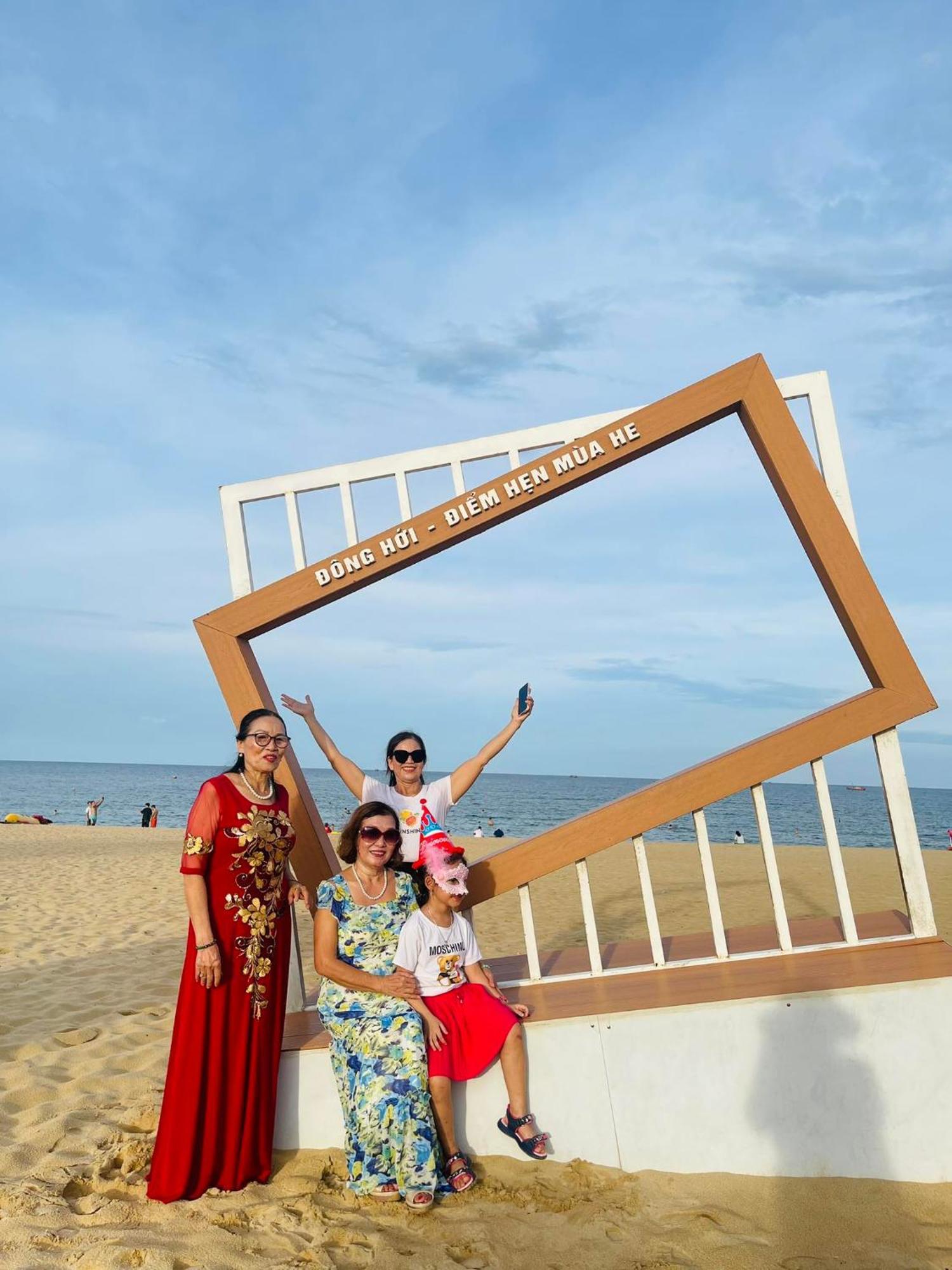Nha Nghi Hang Nga ドンホイ エクステリア 写真